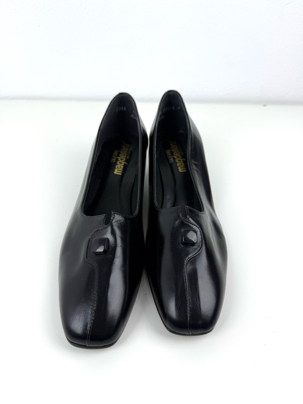 California Magdesians Leather Square Toe Low Heels